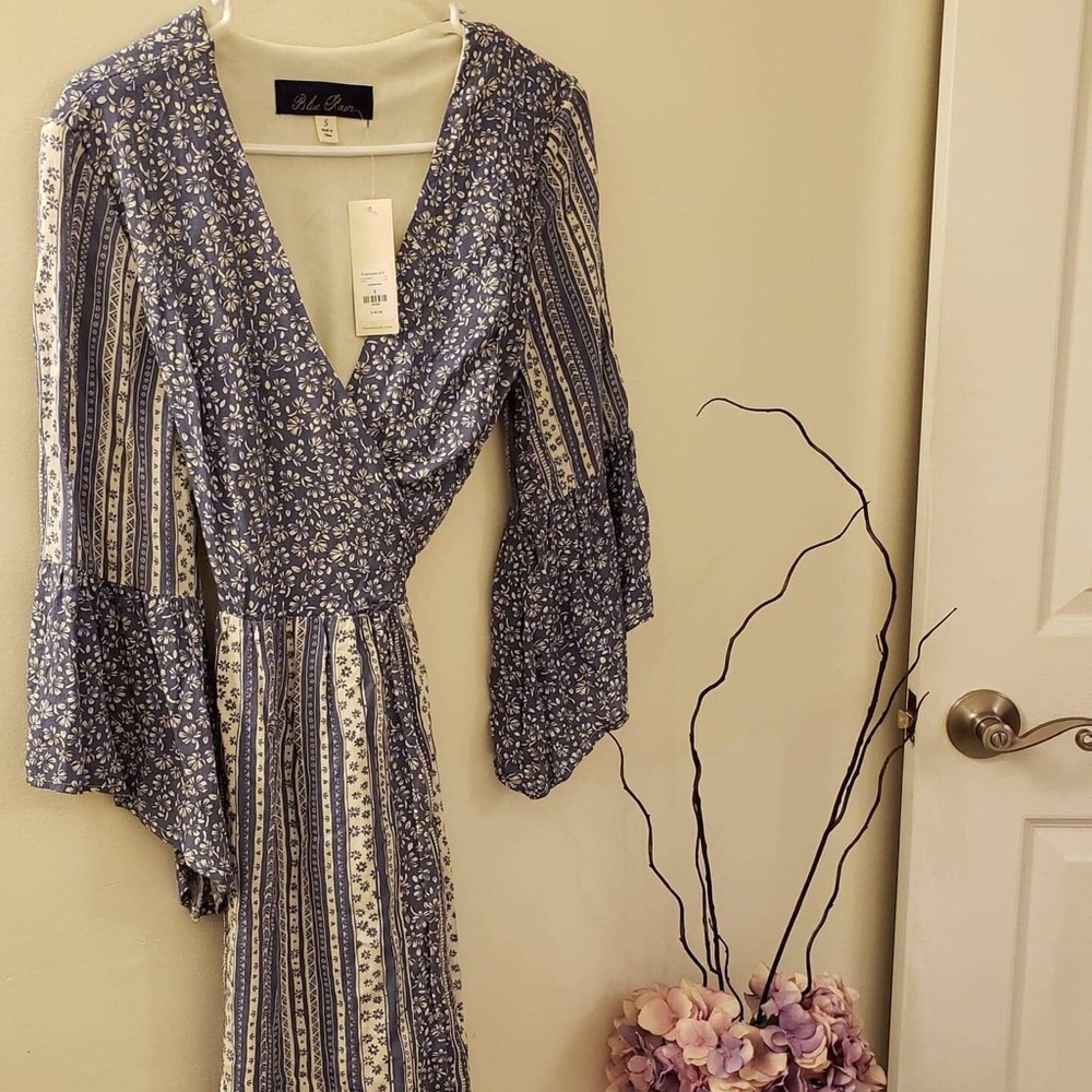 Francesca’s Simple blue floral dress from Francesca’s boutique size small